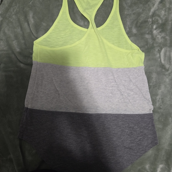 Color block tank - Picture 2 of 3